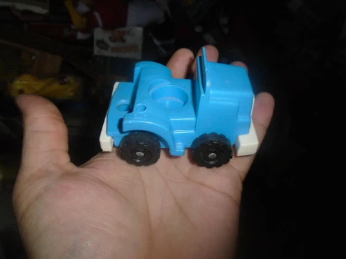 VINTAGE FISHER PRICE LITTLE PEOPLE BLUE SEMI-TRUCK