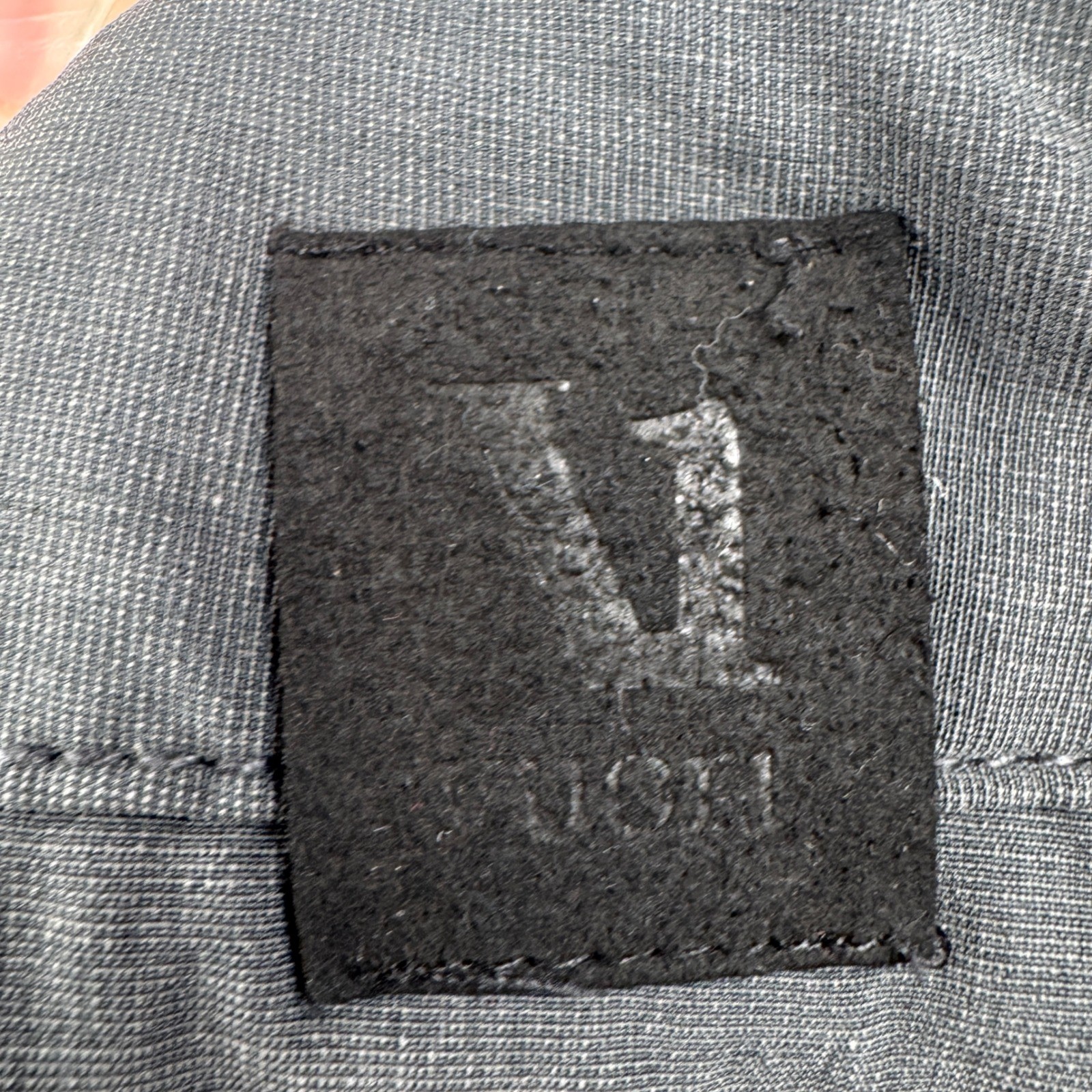 VUORI  Performance Shorts Mens Size 38 Dark Gray Quick Dry Zip Pocket Athletic