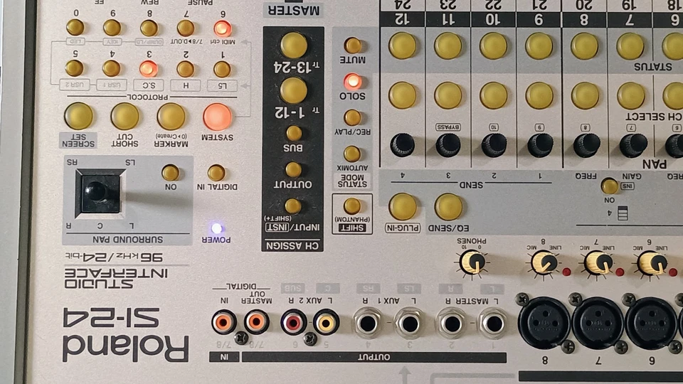 Roland SI-24 Studio Interface 56 kHz 24-bit in excellent condition  - Image 2 of 4