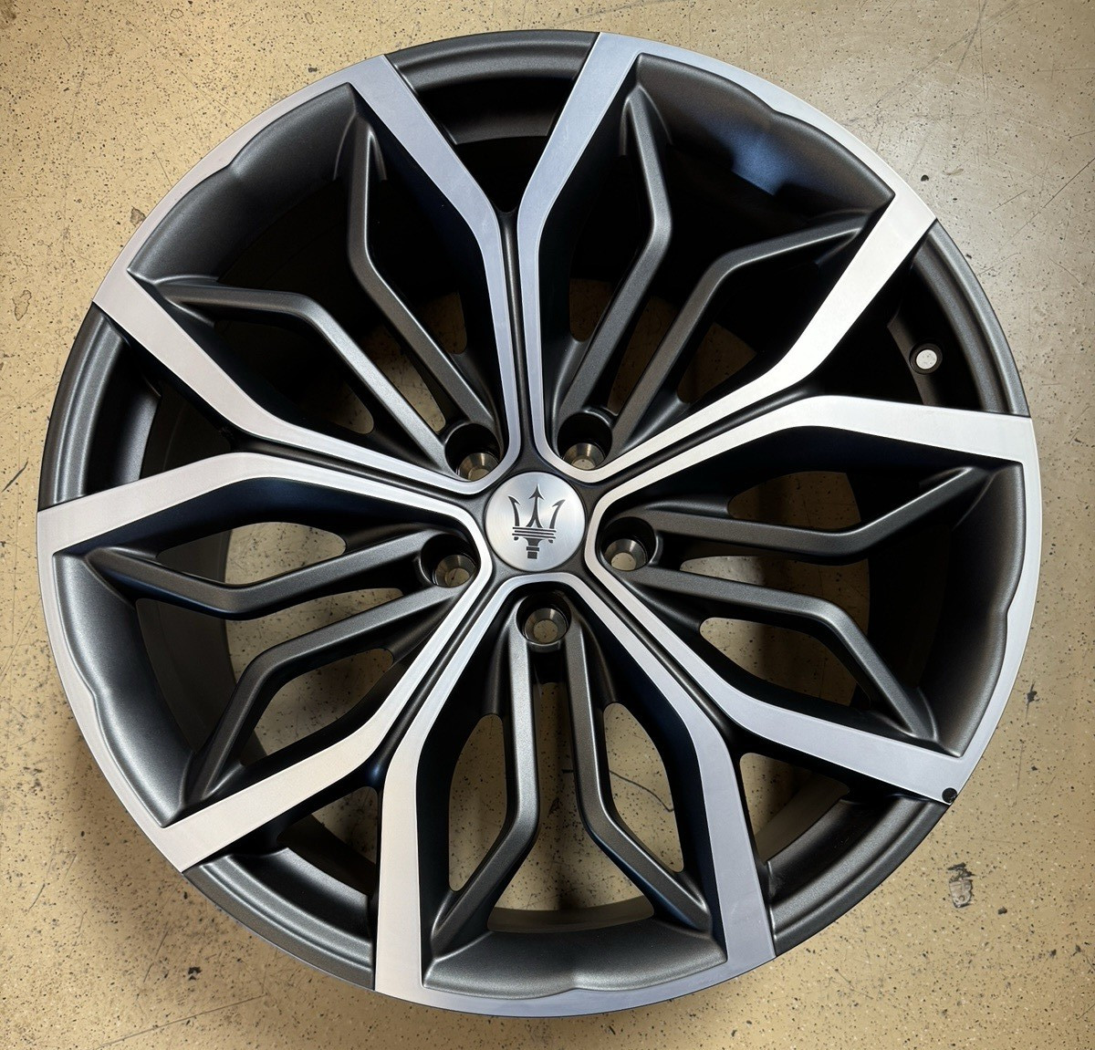 Maserati Levante Wheel P/N 940000896