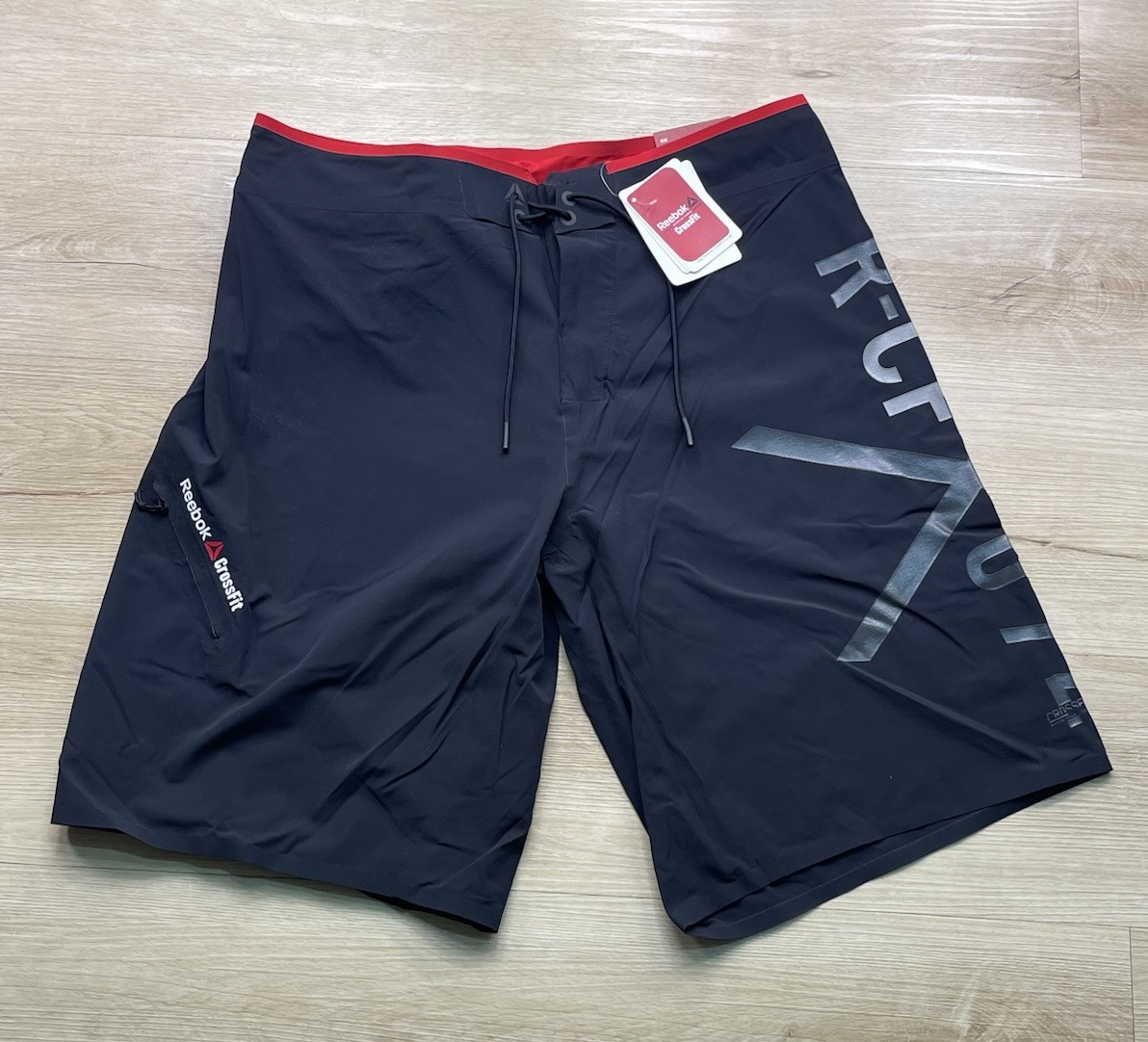 Nuevo con etiquetas Pantalones Cortos de Tabla Reebok CrossFit para Hombres 33 Negros Calce Ajustado Entrenamiento Entrenamiento