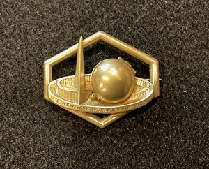 New York World's Fair 1939 small brass brooch/pin.