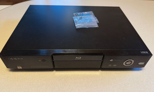 Oppo BDP-83 Blu-ray Disc Universal Player; DOESN'T WORK; sold as-is for parts.