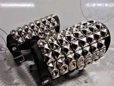 BLACK STUDDED LEATHER GAUNTLETS. DEATH METAL (MDLG0391)..... EXITER'S