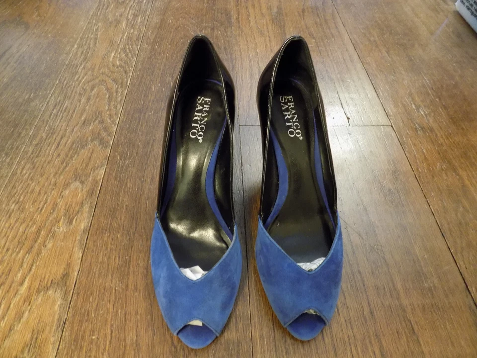 Sexy zapatos de salón Franco Sarto negros charol azul gamuza punta abierta 3,5" tacón curvo talla 7 Foto 2 de 4