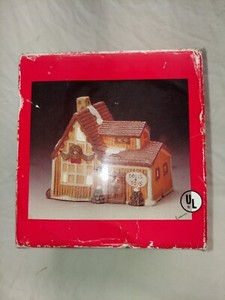 Studio 5 Toy Shop Christmas Village Light-Up Ceramic House 1980s W/Box Vtg