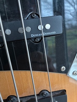 Squier Jazz Bass by Fender Vintage 70s nat Duncan designed pickups