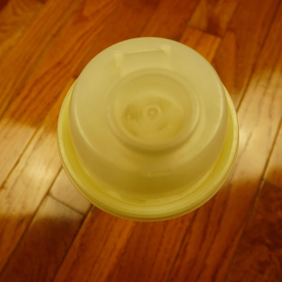 Taza mezcladora Tupperware Quick Shake amarilla vintage años 90 coctelera con inserto Foto 2 de 4