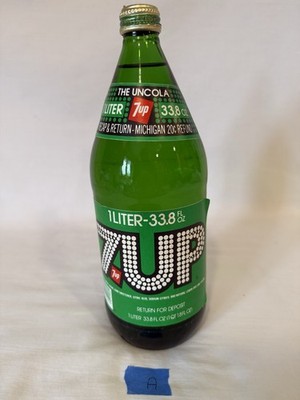 VINTAGE 7up Full Unused Glass Bottle 1 liter 33.8 FL OZ Squirtpak HOLLAND, MI  A