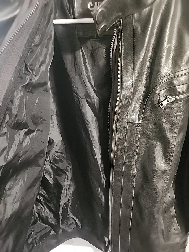 Men's Sz M Carbon Faux Leather Jacket With Zip Off Hood Black/Gray With Stripes - Image 4 of 4