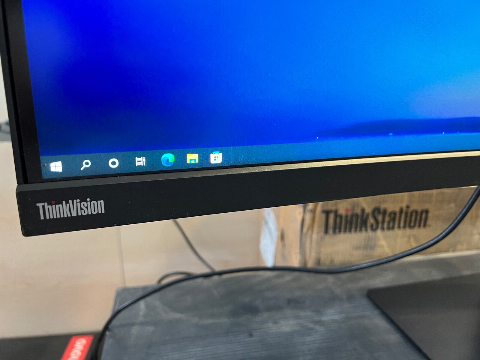 Lenovo ThinkVision P44w-10 43.4 inch 