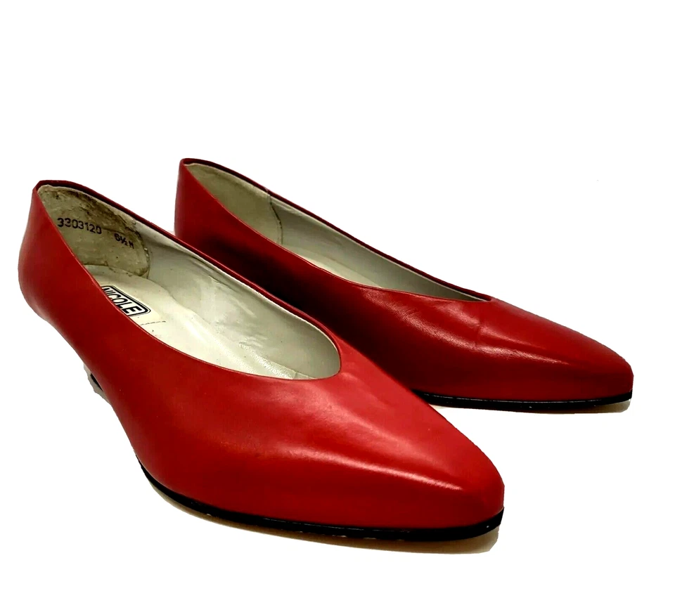 Zapatos de salón Nicole Club corte en V de cuero rojo trabajo tacón de gatito para mujer EE. UU. 6,5 Foto 2 de 4