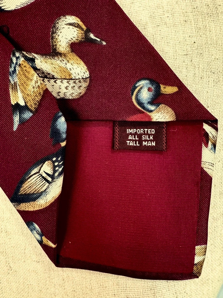 Corbata de seda para hombre, alta 62", de Ducks Unlimited, borgoña, varios patos sentados Foto 4 de 4