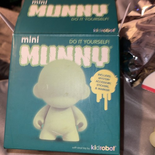 Frank Kozik Signed Munny Kid Robot 4” Mystery Accessory Stickers Marker Sealed - Picture 5 of 7