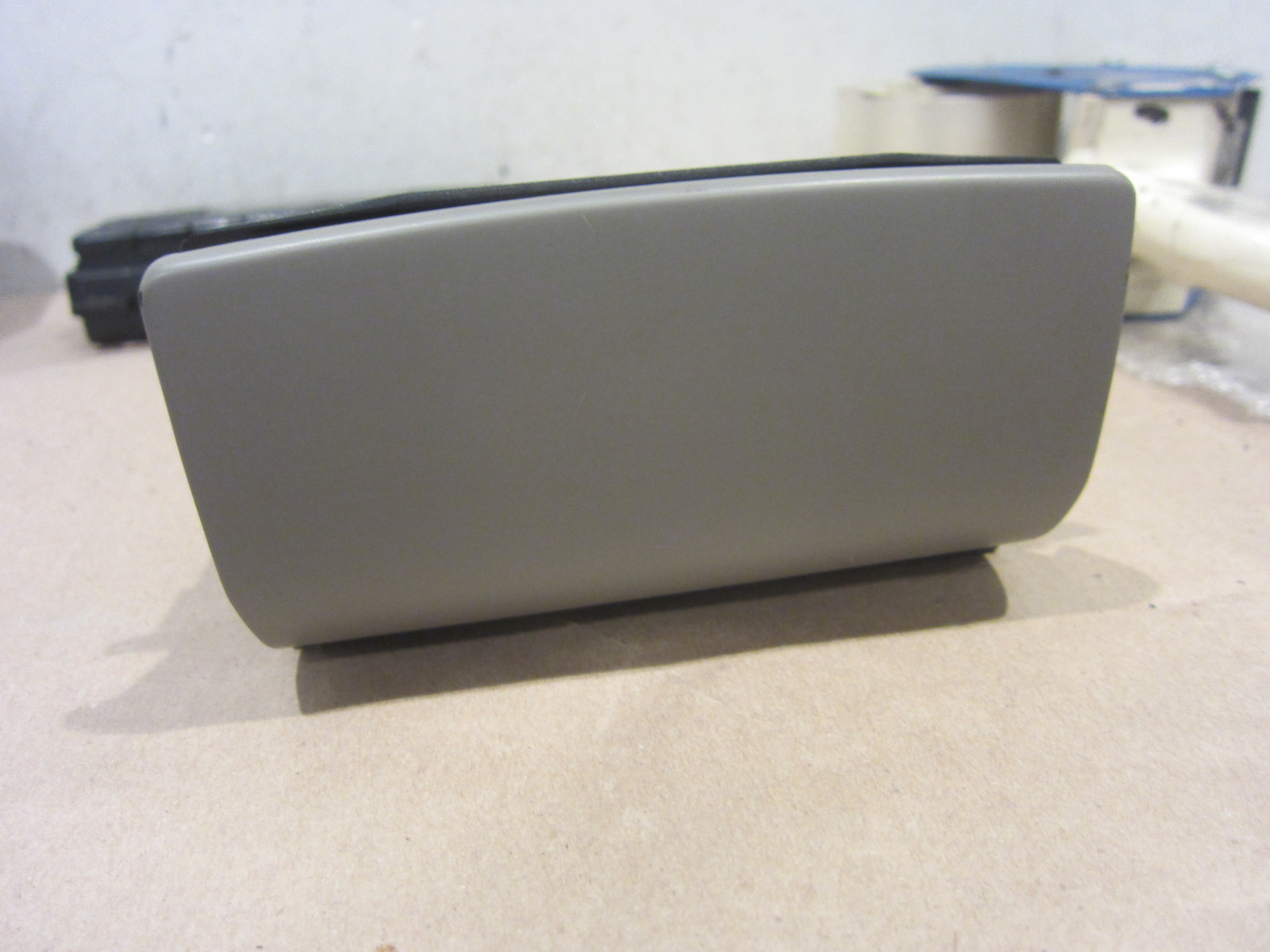 Maserati Quattroporte  -  Rear Console Ash Tray - Grey - P/N 981307830