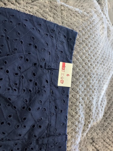 Women's Shorts by Izod Size 6 Blue in Color RN 36543 - Picture 7 of 8