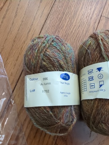 Jamieson's Shetland Spindrift Group Of 3; 115 yards 25g Each Autumn 998 - Picture 2 of 2