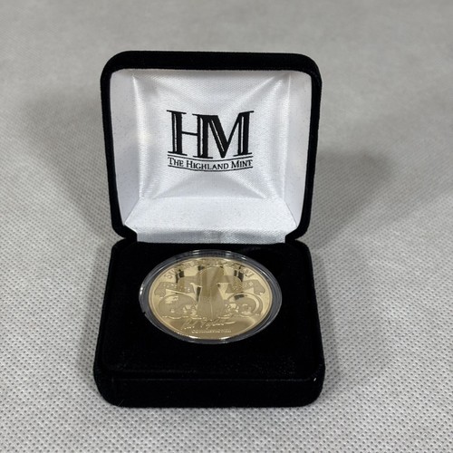 Colección de monedas de 36 juegos Super Bowl XXXVI 39mm oro 24kt abatible Highland Mint - Imagen 3 de 9