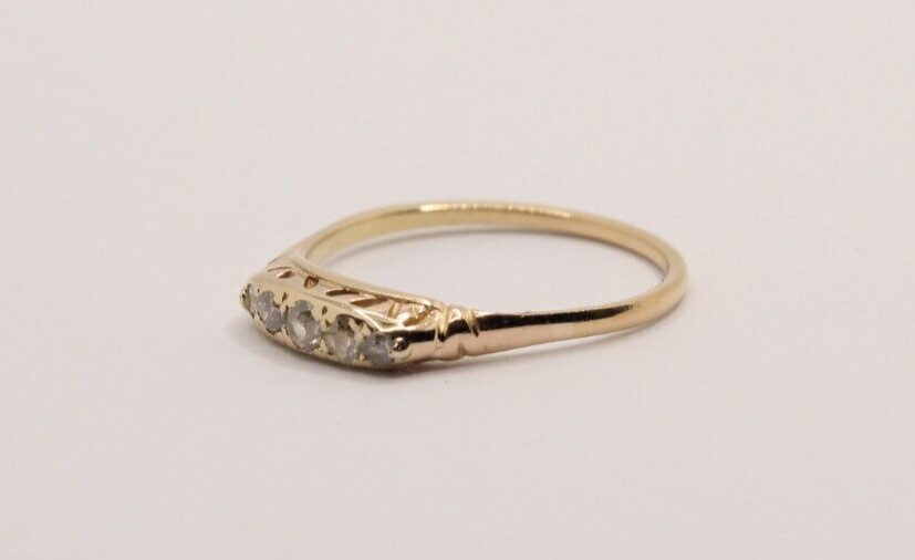 Solid 14ct Gold & Diamond Ring - image 3