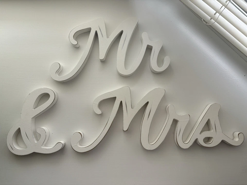 Decoraciones clásicas blancas rústicas para ceremonia de boda y recepción usadas Foto 3 de 4