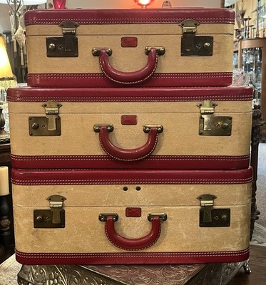 VINTAGE RED   Luggage Set of 3 Suitcase A RARE SET with keys and original tags