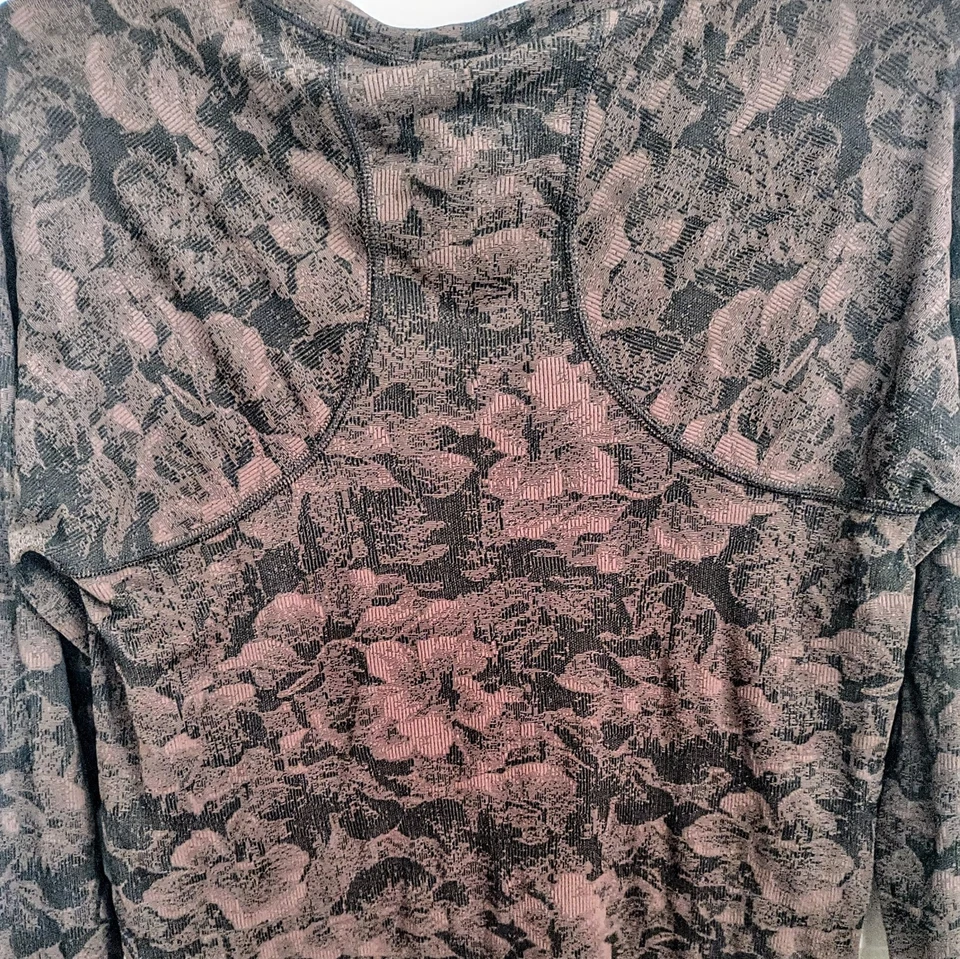 Top elástico acanalado ajustado manga larga caprichoso floral oscuro para mujer M Foto 3 de 4