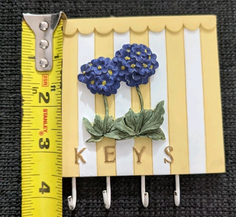 Llavero de pared vintage 3D flores violetas en rayas amarillas y blancas (4 llaves) Foto 4 de 4