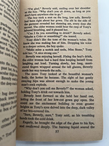 RARE 1972 Bitch in Bed by Norma Thomas - An Adult Erotic Story - Foto 7 di 9