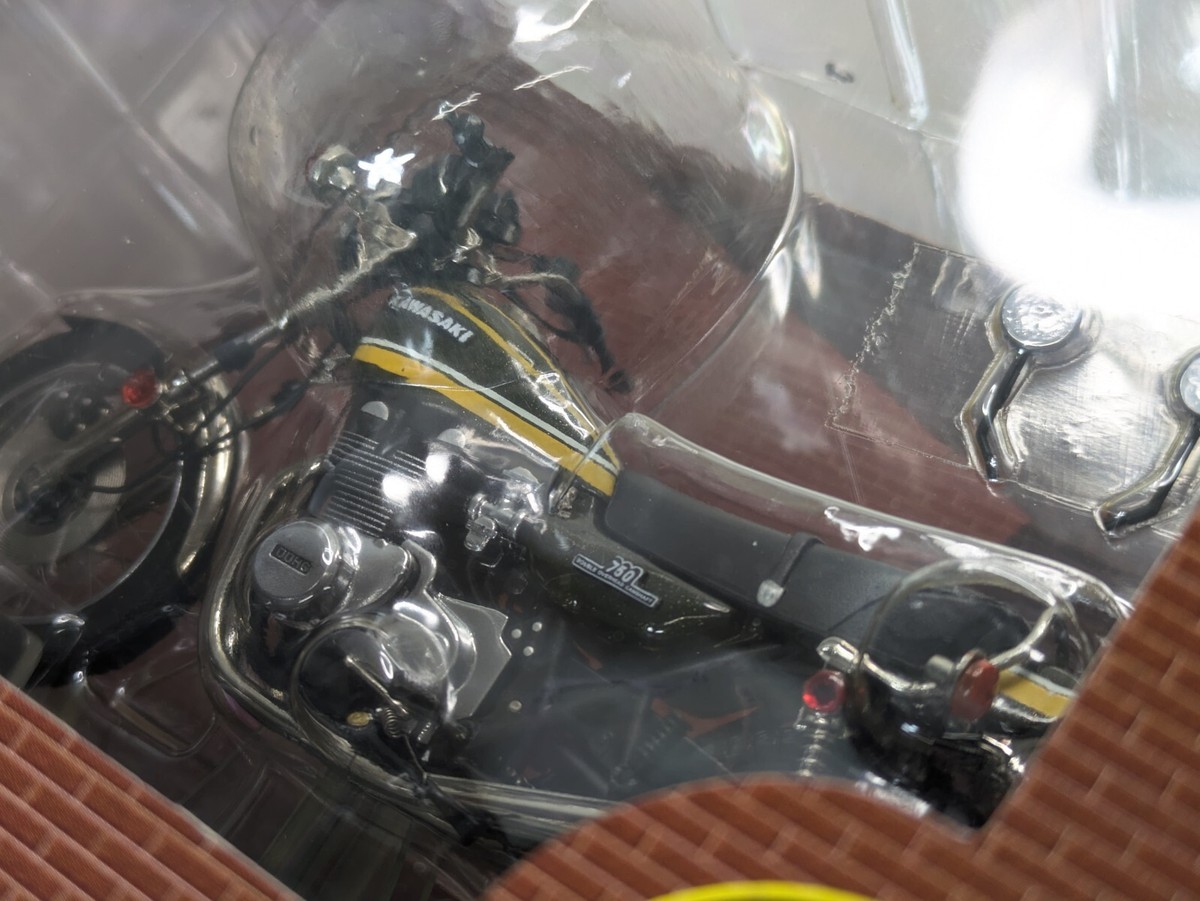 Marusan tetsuba 1/18 KAWASAKI Z2 750RS Candy yellow Motorcycle