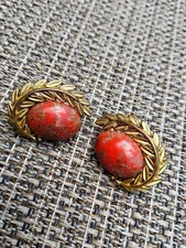 Vintage Emmons Gold Tone Pink Orange Cabochon Clip On Earrings Leaf Vine