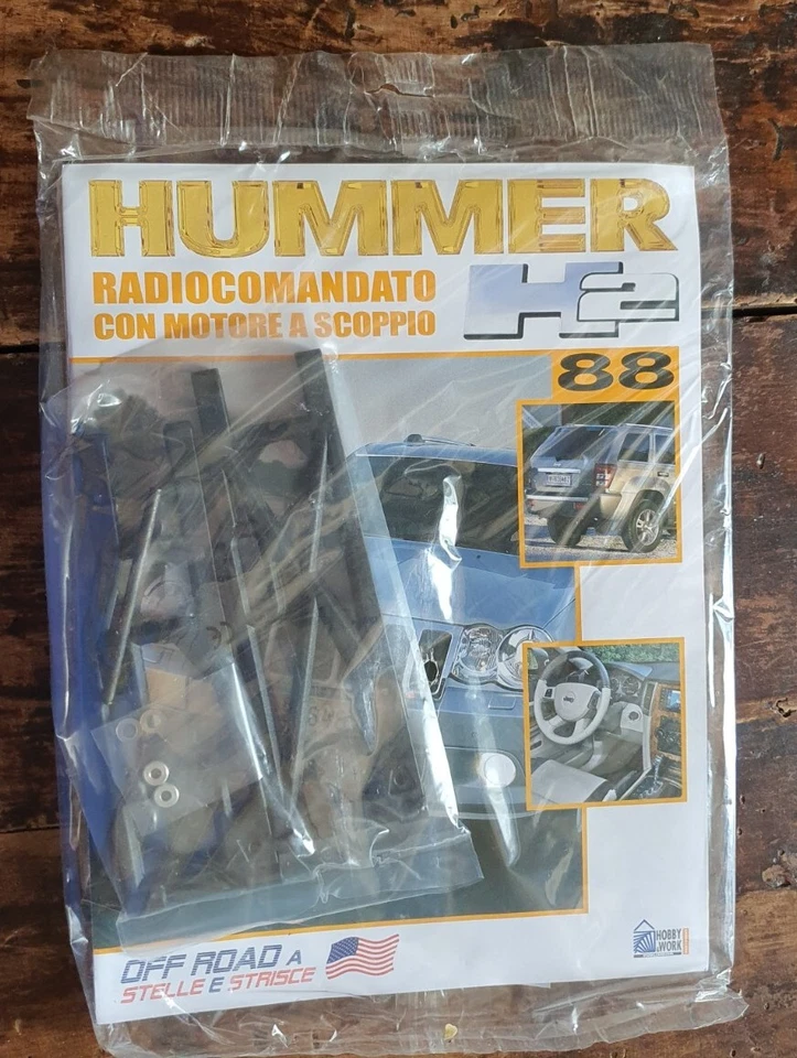 Fascicolo HUMMER H2 1:8 modello radiocomandato  HOBBY&WORK n.88 auto fuoristrada - Immagine 2 di 4