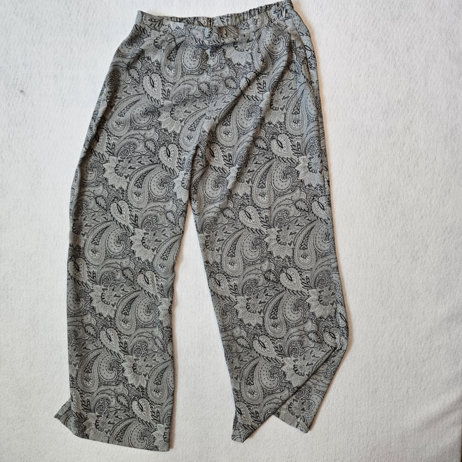 Monterey Bay Womens Palazzo Pants Size 10P Black Gray Paisley Stretch Pull On