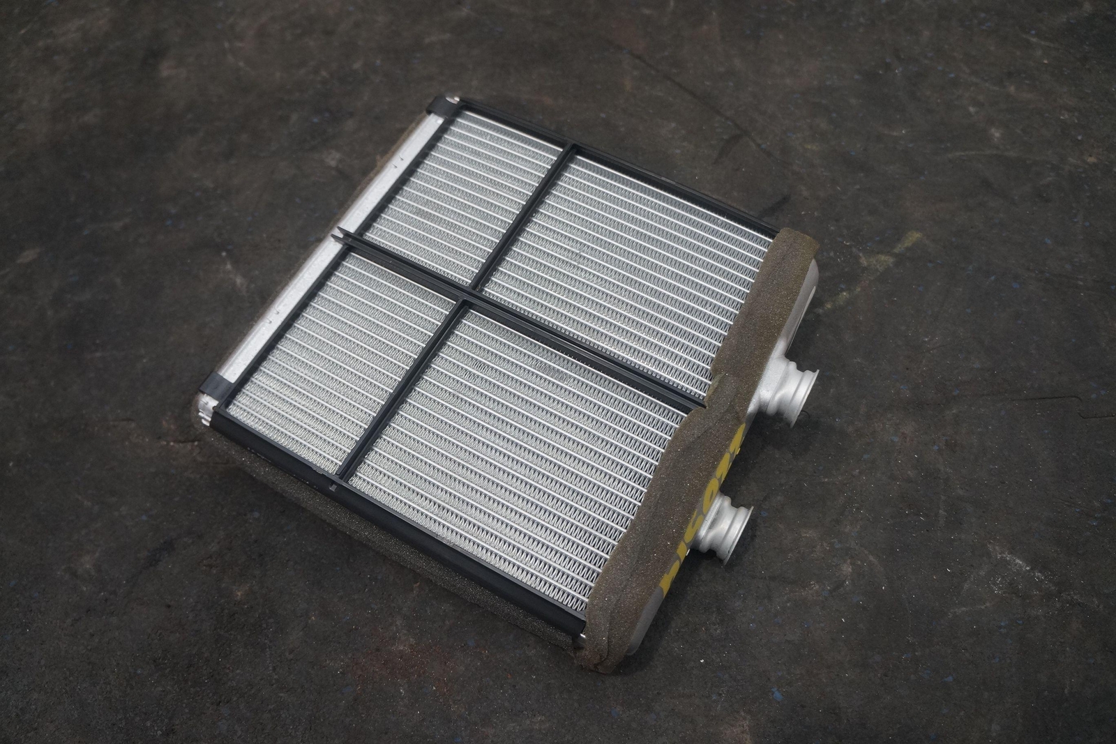 Engine Intercooler Auxiliary Radiator Oil Cooler 306598 Aston Martin Vantage 19