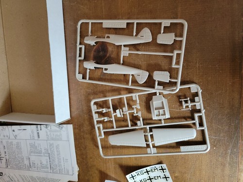 Vintage Heller Messerschmitt Bf108B Taifun 1:72 Scale Model Kit - Picture 7 of 8
