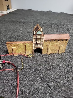 Faller HO Scale City Gate And Walls 3 Pieces Fully Assembled 