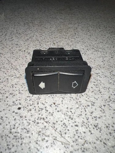 BMW 5 Touring E39 Schalter für Fensterheber hinten links 8368974 3.00 33760715