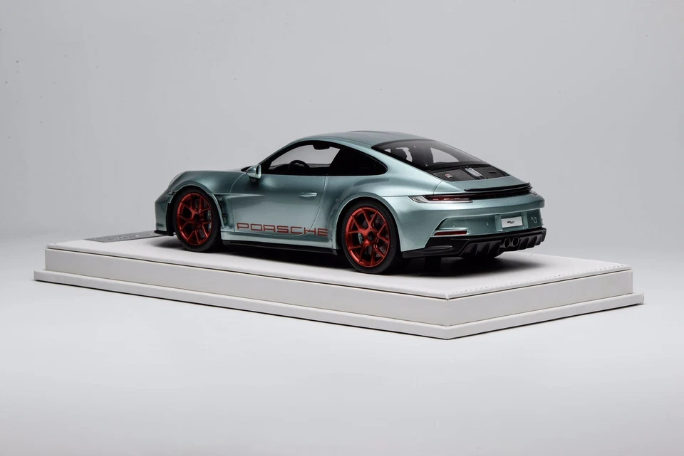 IVY Merit 1/18 Porsche 911 (992) S/T ST Resina Verde 15 piezas Sin Minichamps Sin Norev Foto 3 de 4