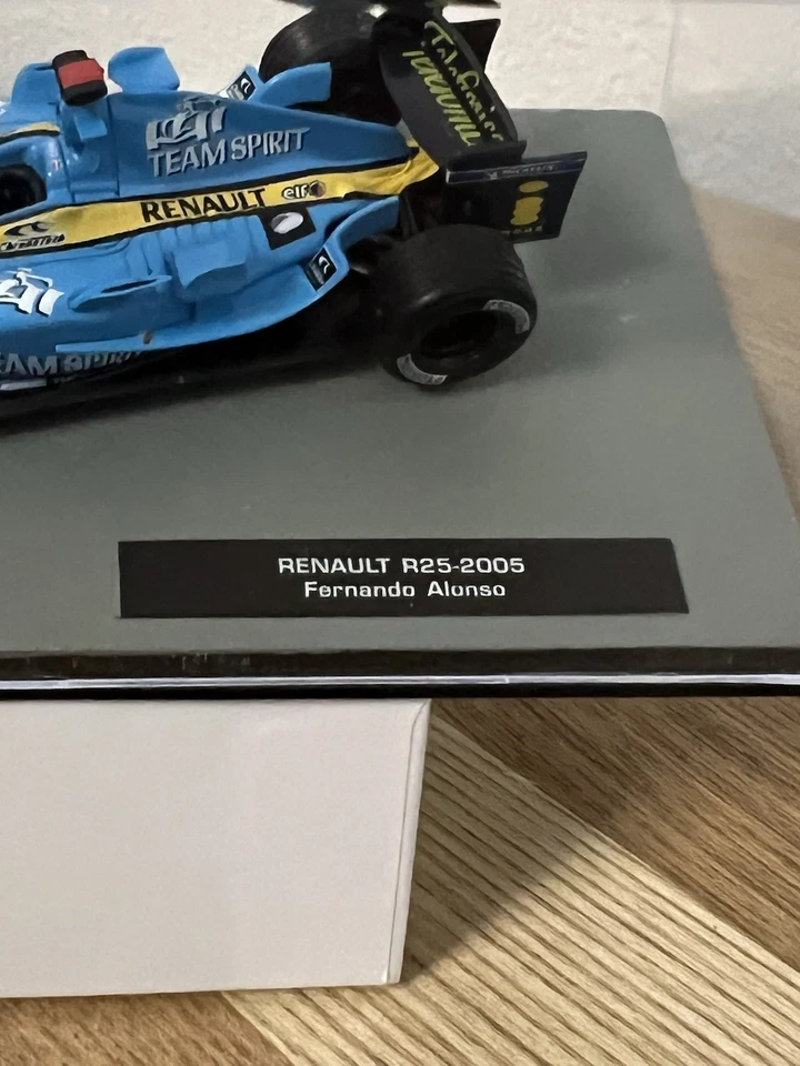 Panini F1 Car Collection 1/43 Scale Fernando Alonso Renault R25 - 2005 — 第 2/2 张图片