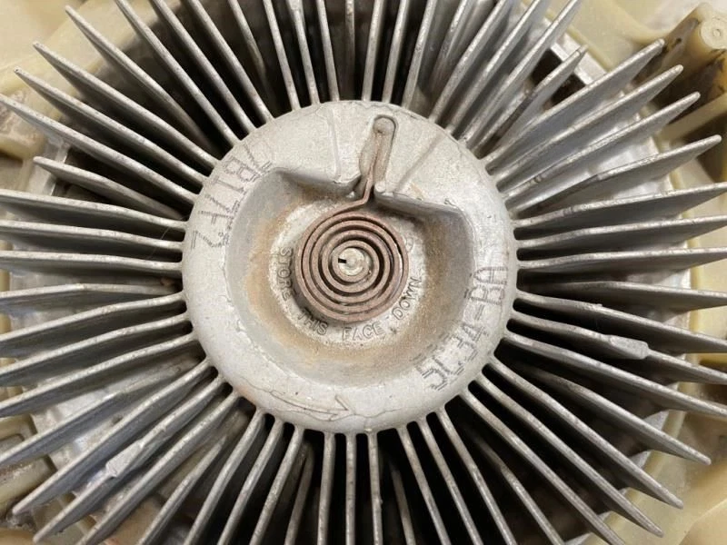 99-09 福特 F350 Super Duty 二手 6.8L V10 风扇叶片离合器组件如图所示 — 第 3/4 张图片