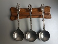 3 Zinnl&ouml;ffel mit Echtholz-Wandbord 95 % Frieling Zinn