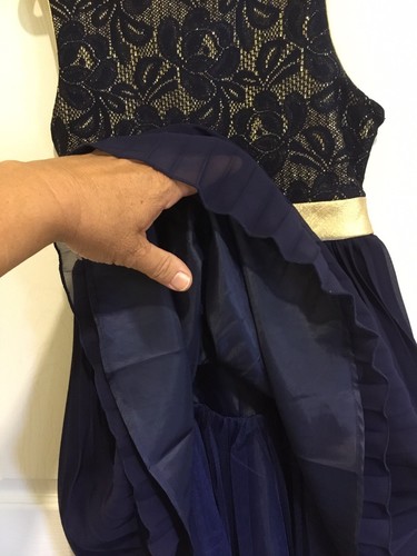 Vestido Emily West Niña Talla 8 Sin Mangas Azul Marino Oscuro Dorado Brillante Plisado Forrado - Imagen 7 de 9