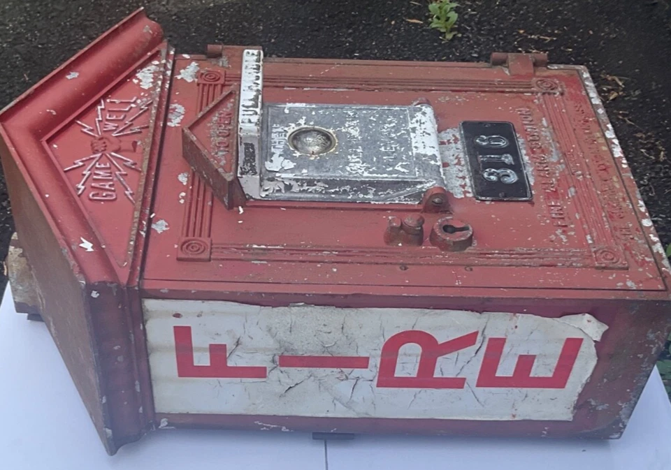 Caja de llamada de alarma contra incendios Game Well # 316 vintage Foto 3 de 4