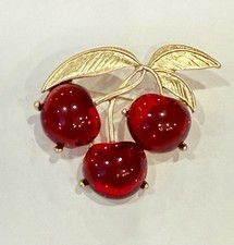 Cherry   Brooch Gold Tone Acrylic Women/ Men Jewelry Pin Charming Accessories