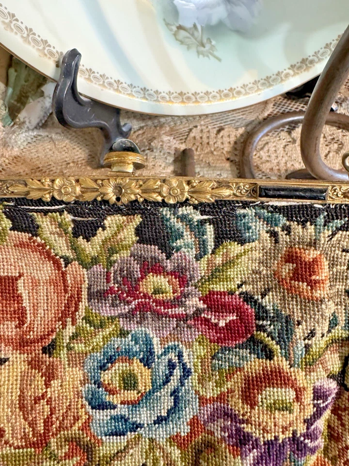 De Colección Victoriano Dama Pequeño Punto Bolso de Mano Rosas Cartera Marco Adornado con Flores #5 Foto 3 de 4