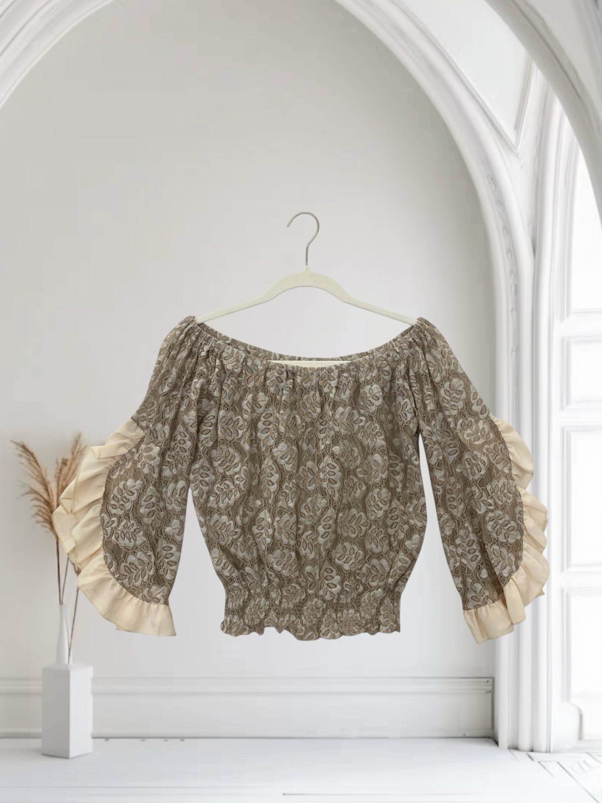 Venus Women’s Floral Lace Off Shoulder Top Size Small Beige Ivory Ruffle Sleeves
