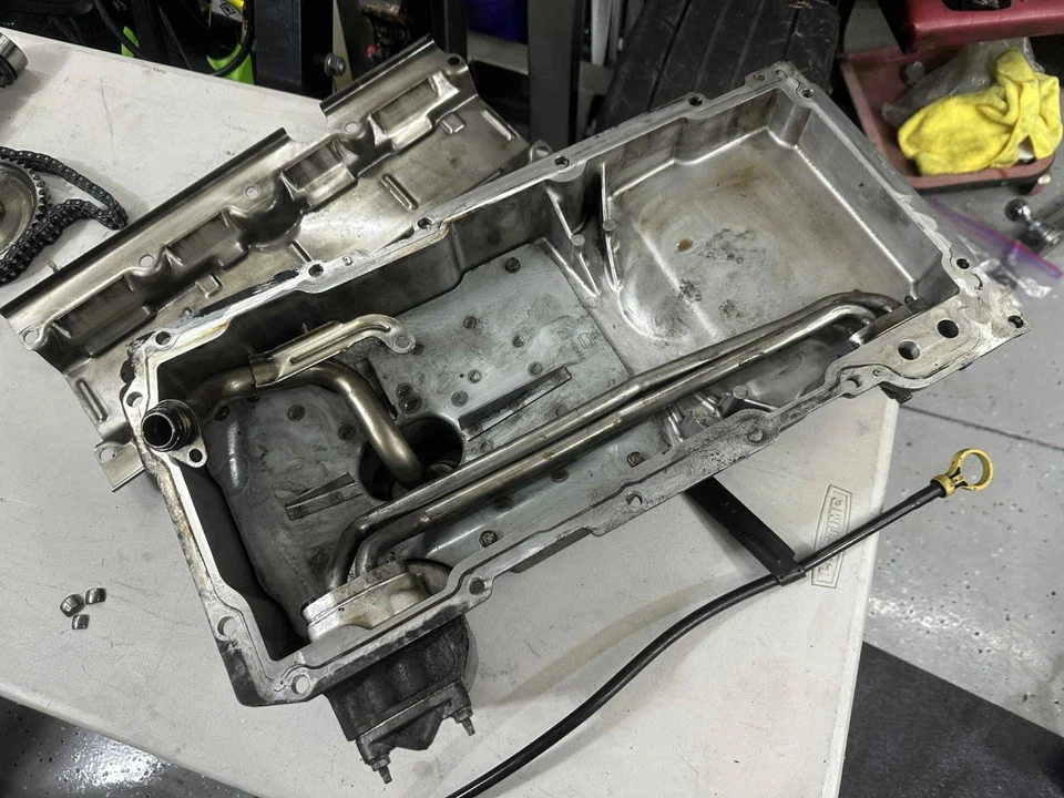 Pontiac GTO LS1 LS2 2004-2006 6,0 5,7 L OEM cárter de aceite y varilla de medición 12581209 Foto 2 de 3