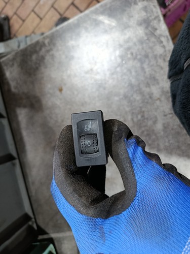 VW Passat 3B Sitzheizungsschalter links Fahrerseite Sitzheizung 3B0963563C