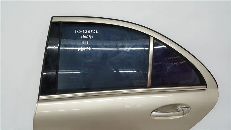 Puerta trasera izquierda dorada C693 OEM 2001 2002 2003 2004 2005 Mercedes Benz C320 C240 Foto 3 de 4