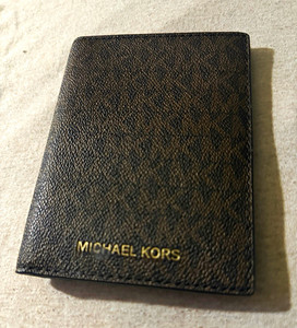 Michael Kors Men's Brown/Black Logo Bifold Wallet w/ ID Window & Credit Card