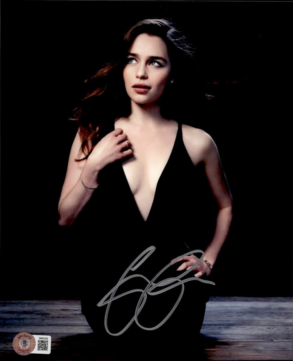 Emilia Clarke Signed 8x10 Photo Sexy Dress Beckett BAS Witnessed